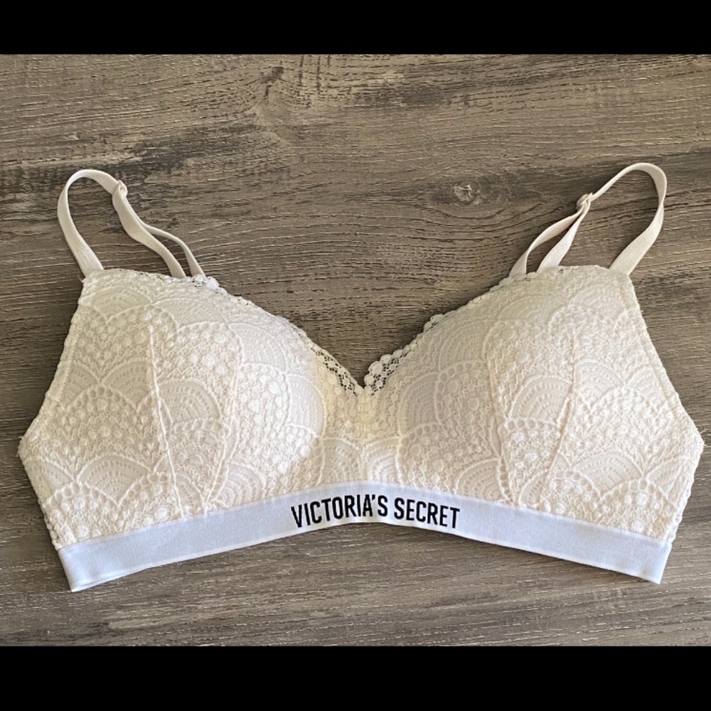 Victoria’s Secret lined wired bra